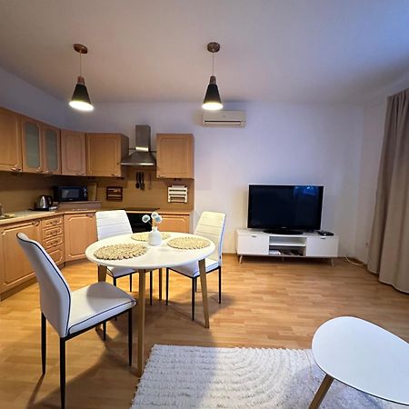 Modern & Cozy Apartment Near Hockey & Football Arena Bratislava Exterior photo