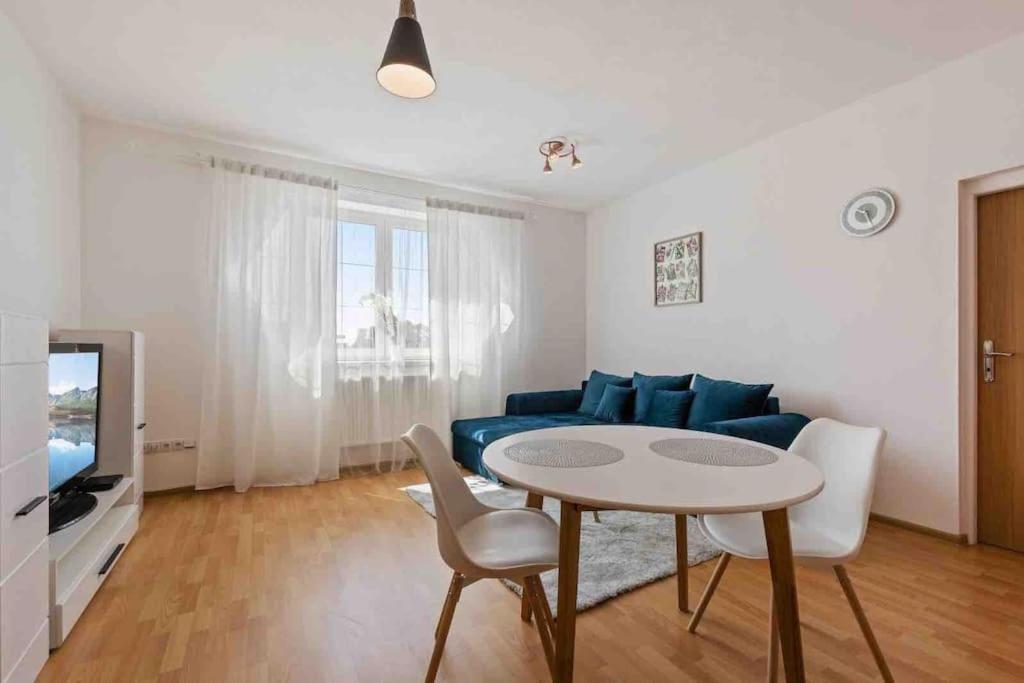 Modern & Cozy Apartment Near Hockey & Football Arena Bratislava Exterior photo