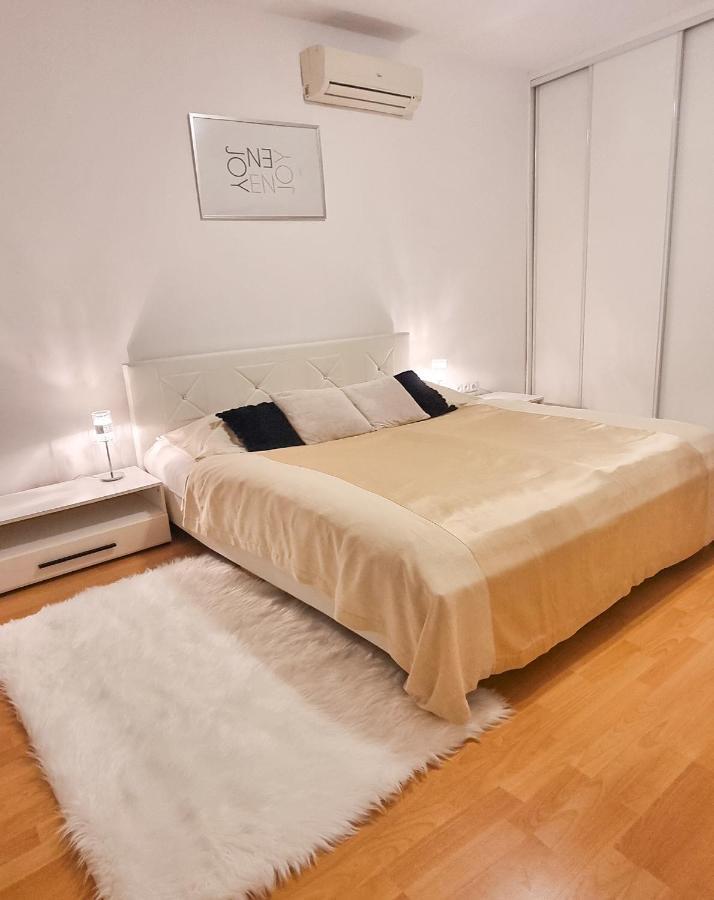 Modern & Cozy Apartment Near Hockey & Football Arena Bratislava Exterior photo